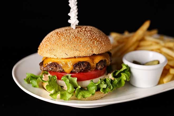 「リゴレットバーアンドグリル」のリゴレットバーガーの写真