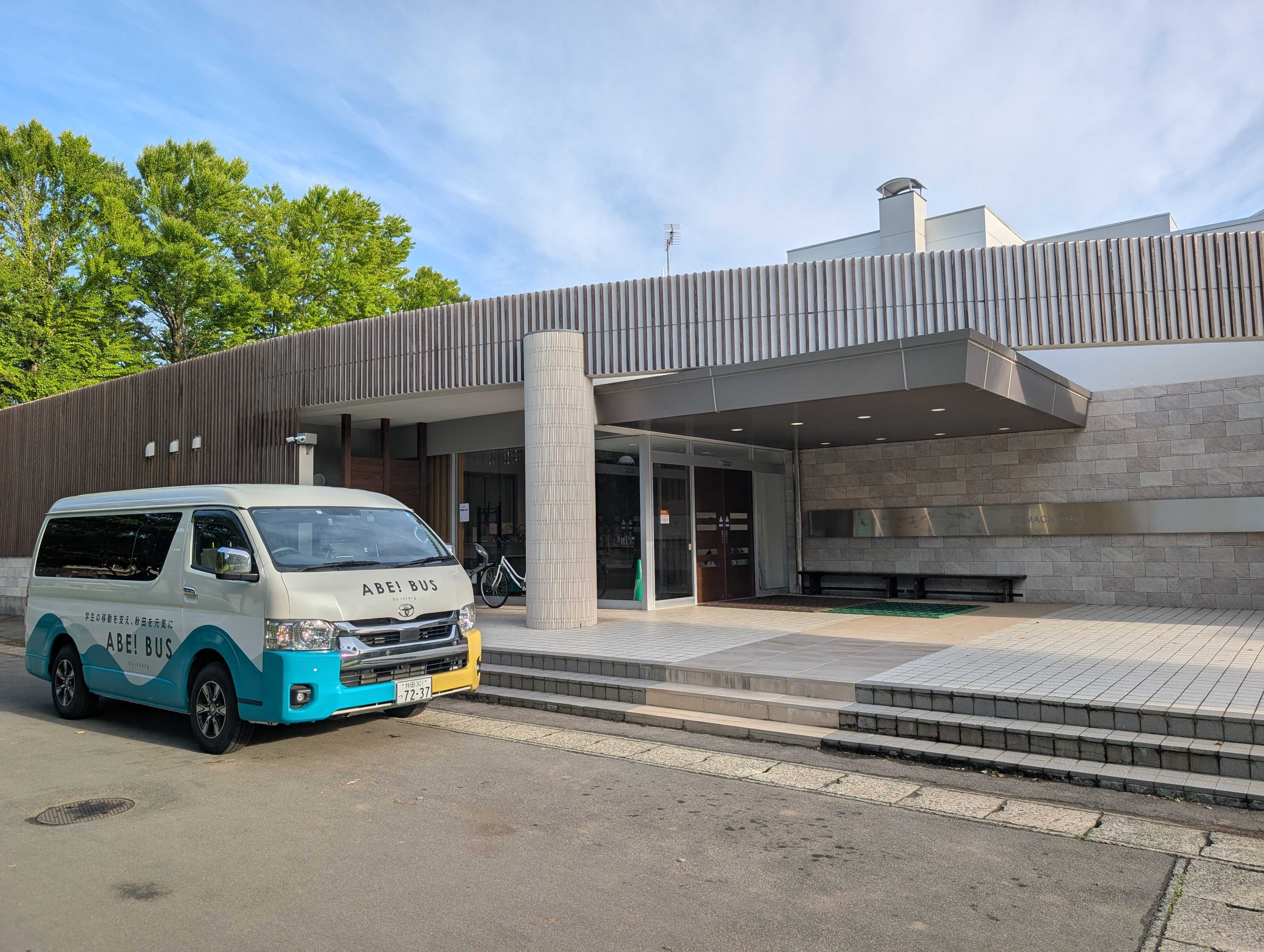 【ABE! BUSの裏側】学生を支えたい!インターグが秋田でバスを走らせる理由とデザインに込められた想い