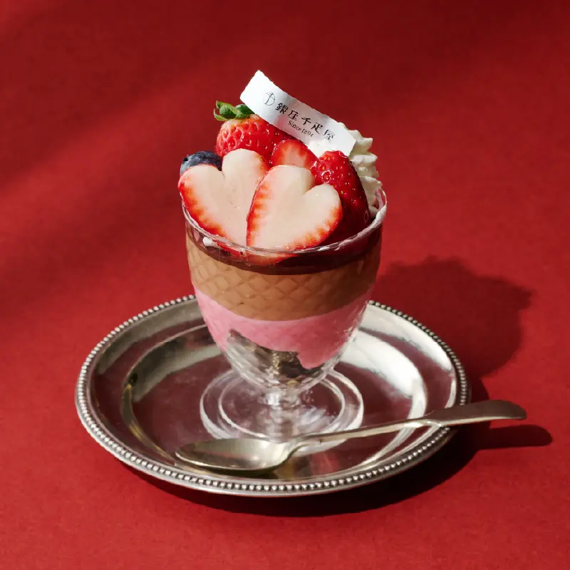 ニュウスタイル銀座千疋屋の「いちごショコラパフェ」