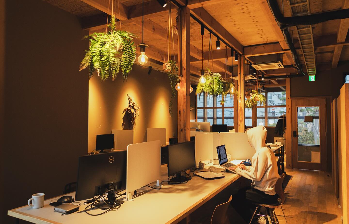 TakasunaBASEの内観写真