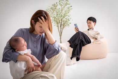 育児放棄を理由に離婚できる？親権の獲得、慰謝料請求する条件と有利な証拠の集め方