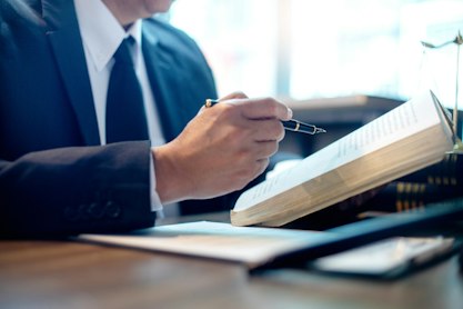 給付金詐欺の刑罰とは？持続化給付金などの不正受給について弁護士に相談すべき理由