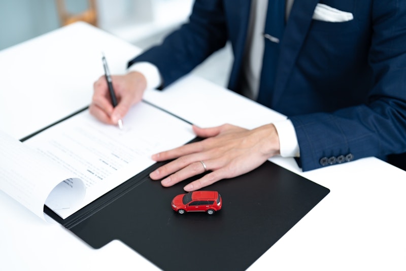 交通事故の弁護士費用の相場は？弁護士費用特約のメリットや弁護士の選び方について解説