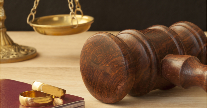 学校の先生　不倫　不当要求