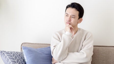 モラハラ夫の特徴と対処法│離婚の手順や慰謝料の相場とは？