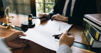 契約書、ネットにあるやつじゃダメ？弁護士に依頼すべき理由とは