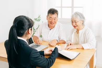 相続手続きの代理人は誰に頼むべき？依頼できる範囲・費用や委任状の書き方を解説