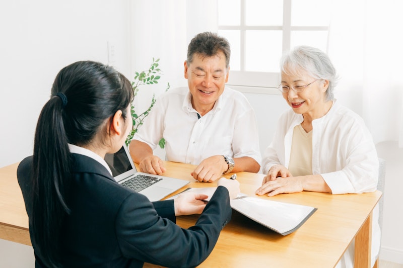 相続手続きの代理人は誰に頼むべき？依頼できる範囲・費用や委任状の書き方を解説