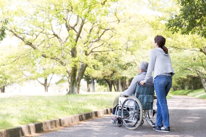 相続人が認知症の場合はどうすべき？成年後見のリスク、検討すべき生前対策など解説