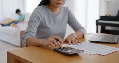 離婚後の養育費の相場とは？子どもの数や年収別に解説