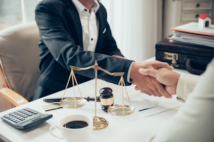 顧問弁護士って何をしてくれるの？具体的な役割、利用のメリットを解説