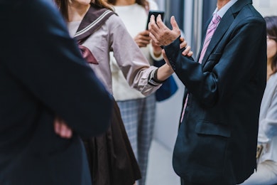 不同意わいせつ罪（強制わいせつ罪）とは｜改正後の違いや刑罰、逮捕されないための対処法など解説