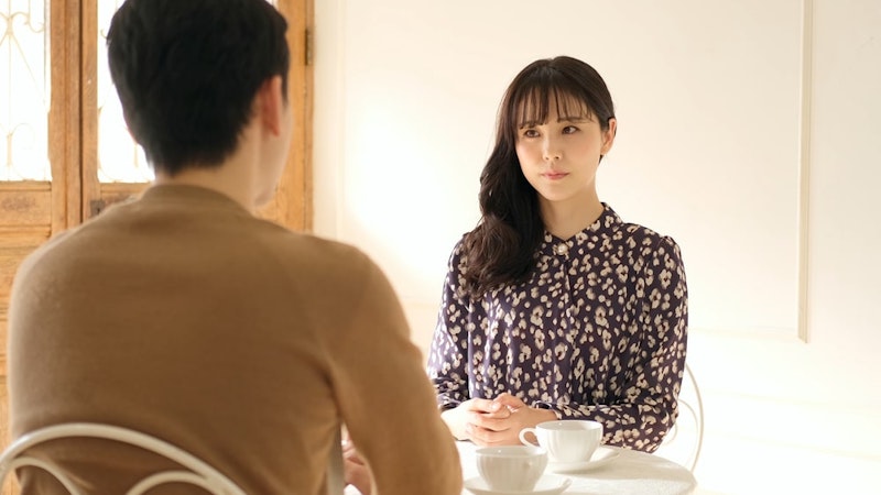 DVとは？DVで離婚する際の手続きや流れ、慰謝料請求する際の注意点を解説