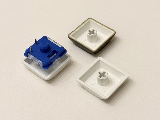 Merami Zeroキーキャップの裏面とステム構造