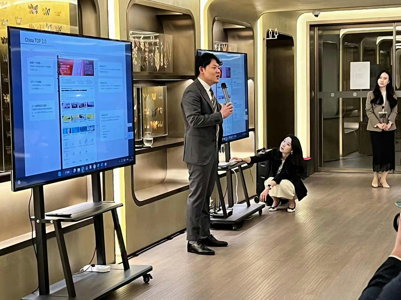 初のユーザー会でプレゼンする安齋