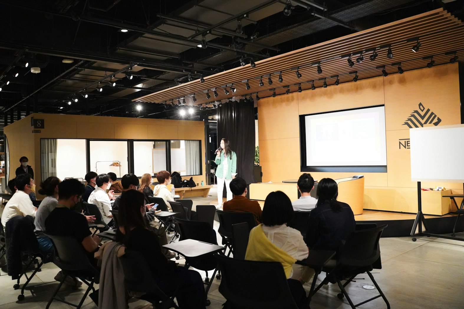 イベント冒頭、次世代チームメンバーの渡部から会の説明