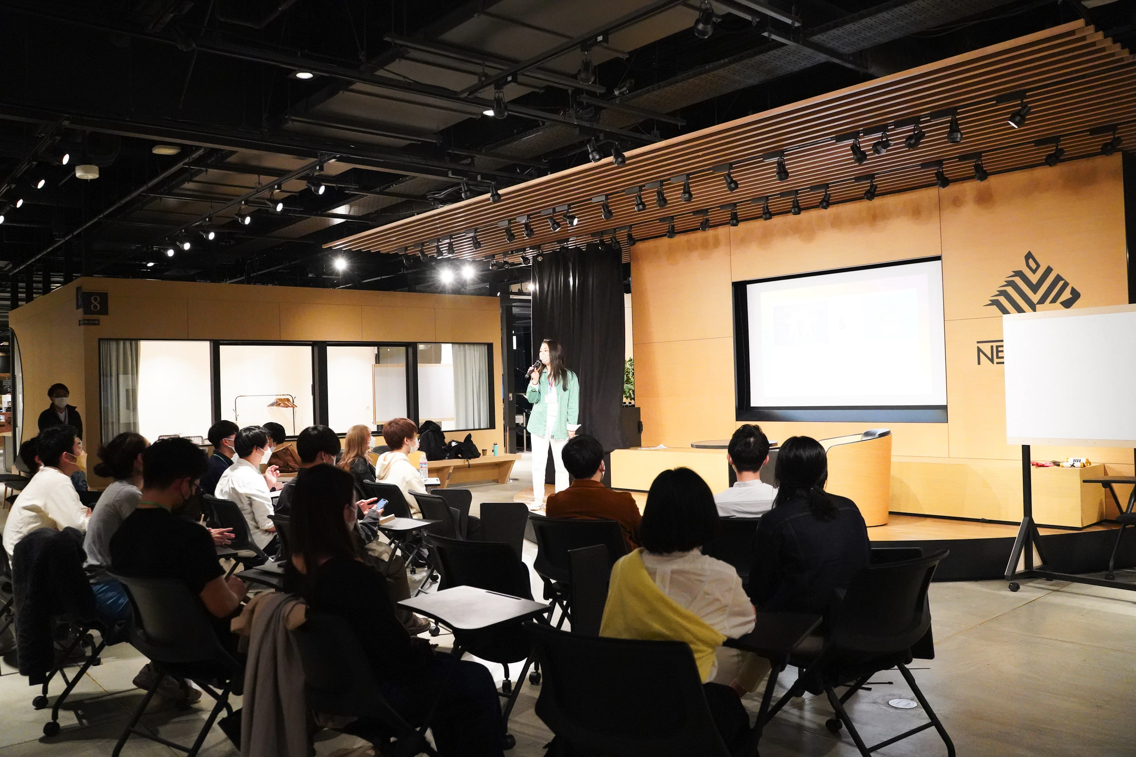 イベント冒頭、次世代チームメンバーの渡部から会の説明