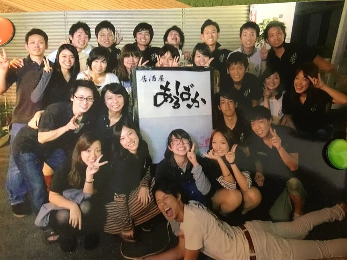 一緒にお店を運営していたメンバーとの集合写真(※2019年2月に営業終了)