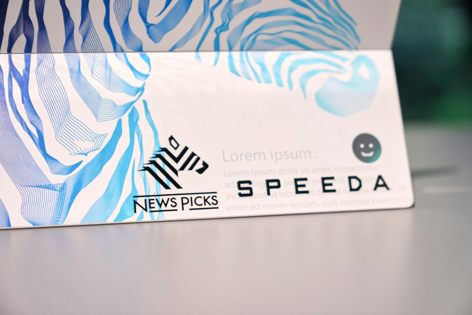 NewsPicksとSPEEDAのロゴステッカー