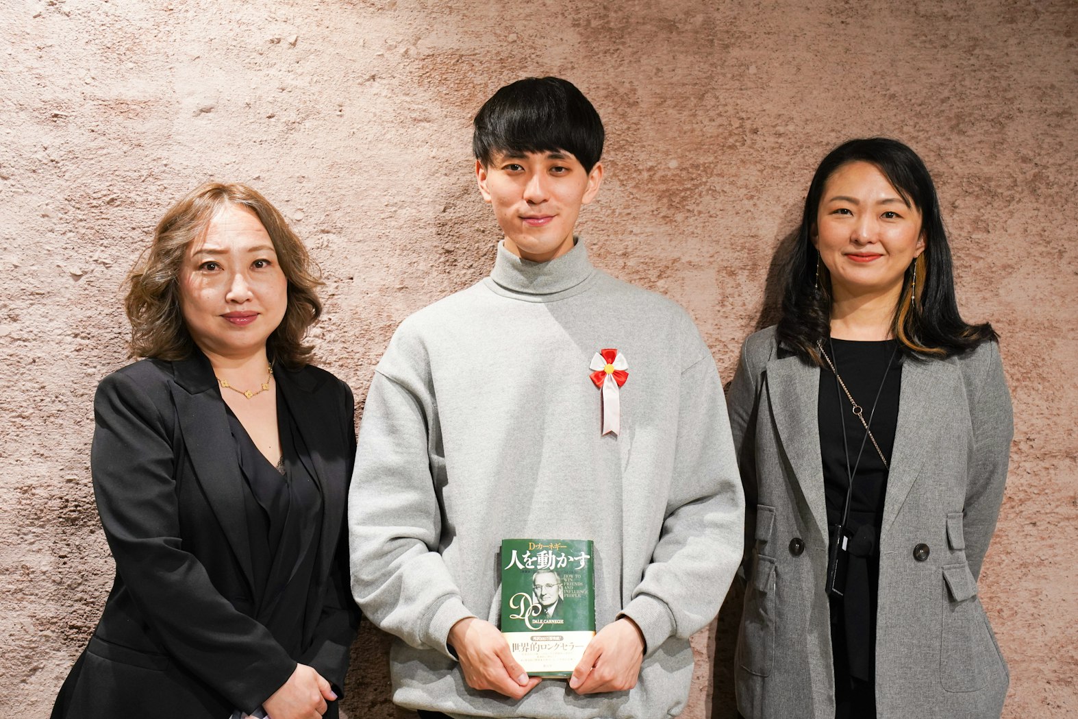 NewsPicks執行役員 CCO 佐藤留美(左)・新卒 重村 真輝(中央)・Community Teamリーダー 佐藤裕美
