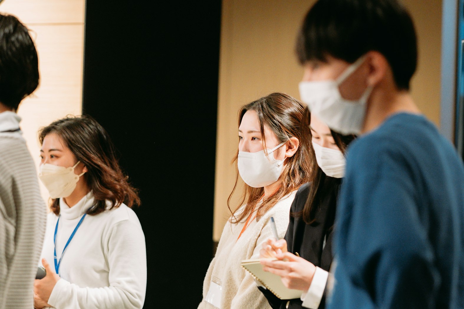 役員メンバーからの質疑に答えるメンバー