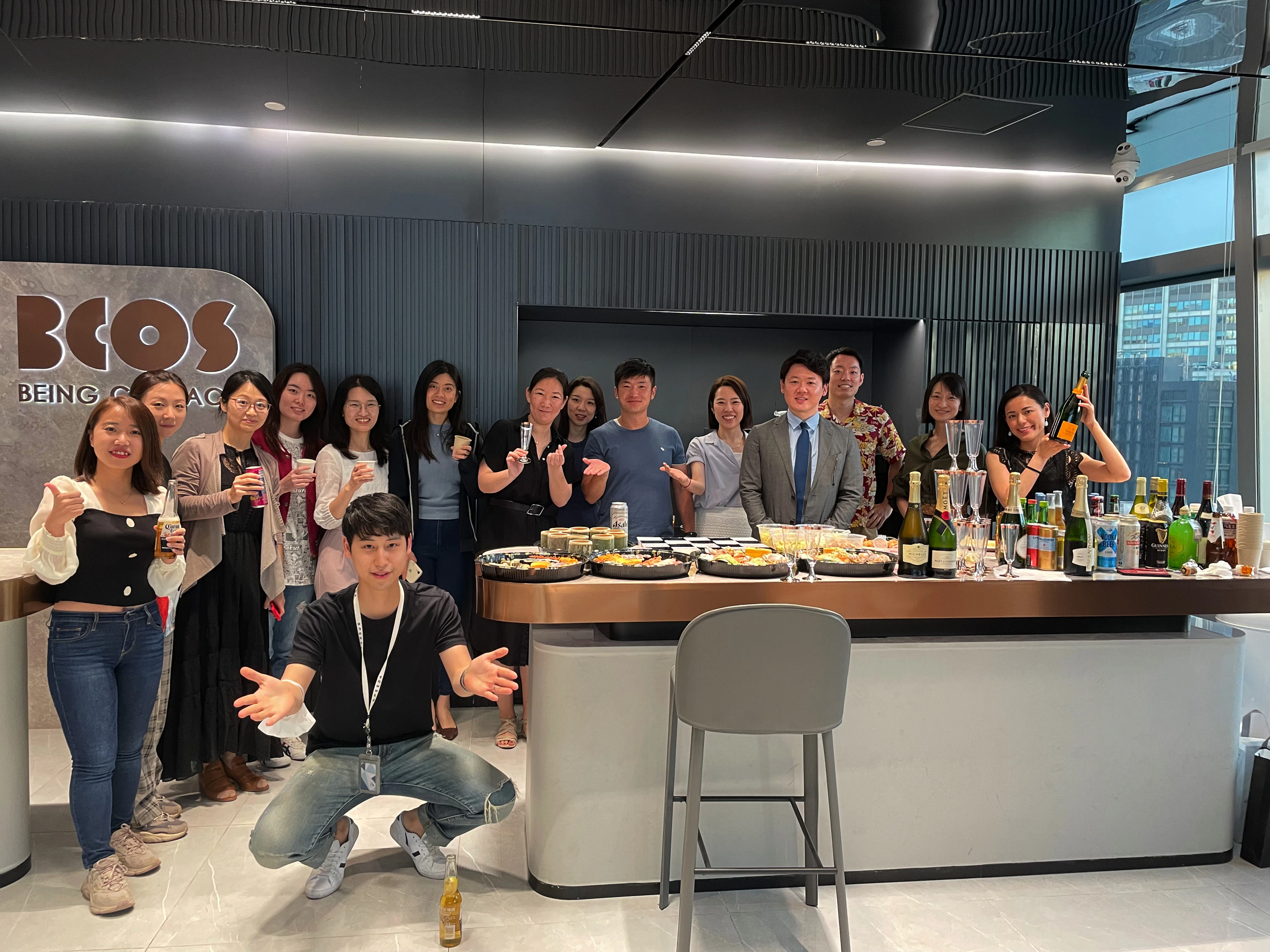 シェアオフィスの共同スペースで達成会！