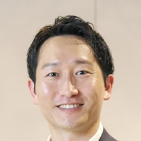 光岡 亮介