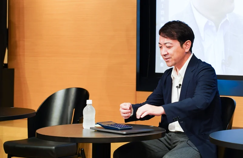 決算説明会に臨む千葉