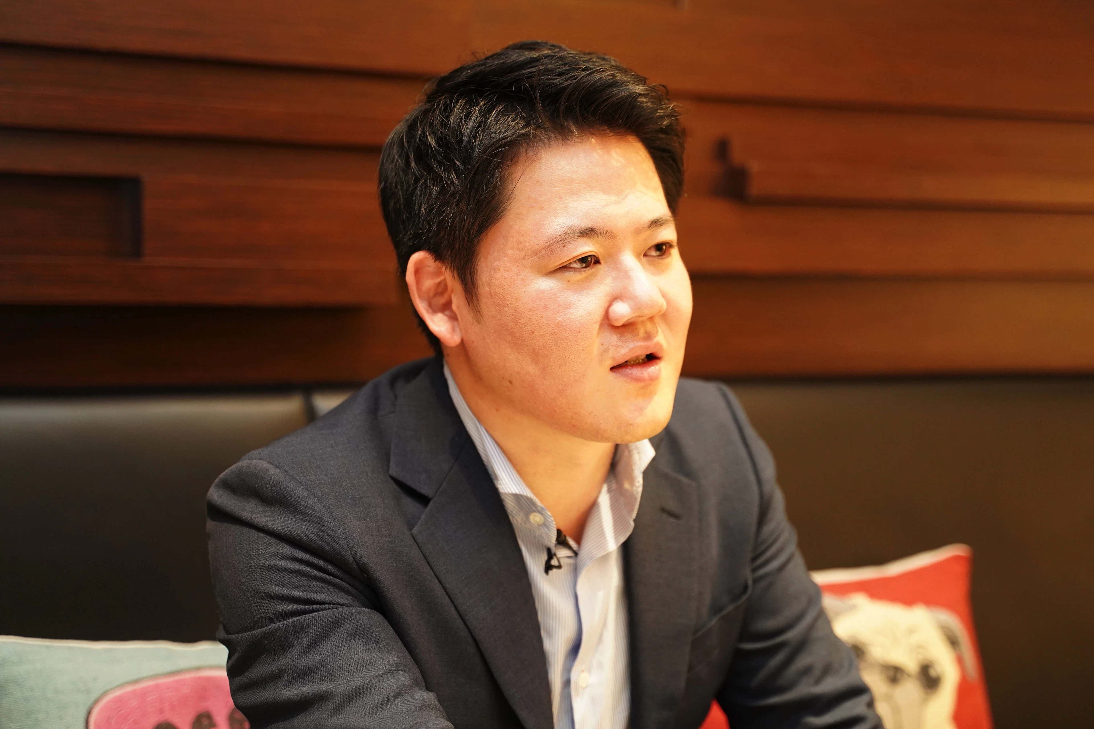 安齋朱晃