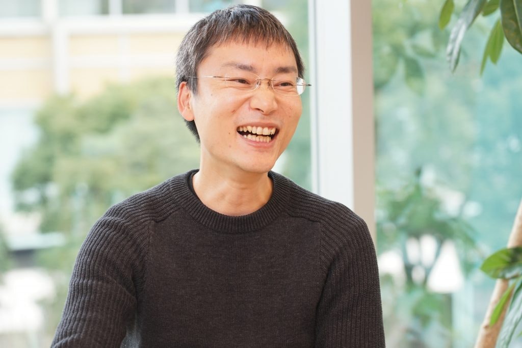 FORCAS事業 佐久間(インタビュー中に笑顔を見せるのは珍しい)