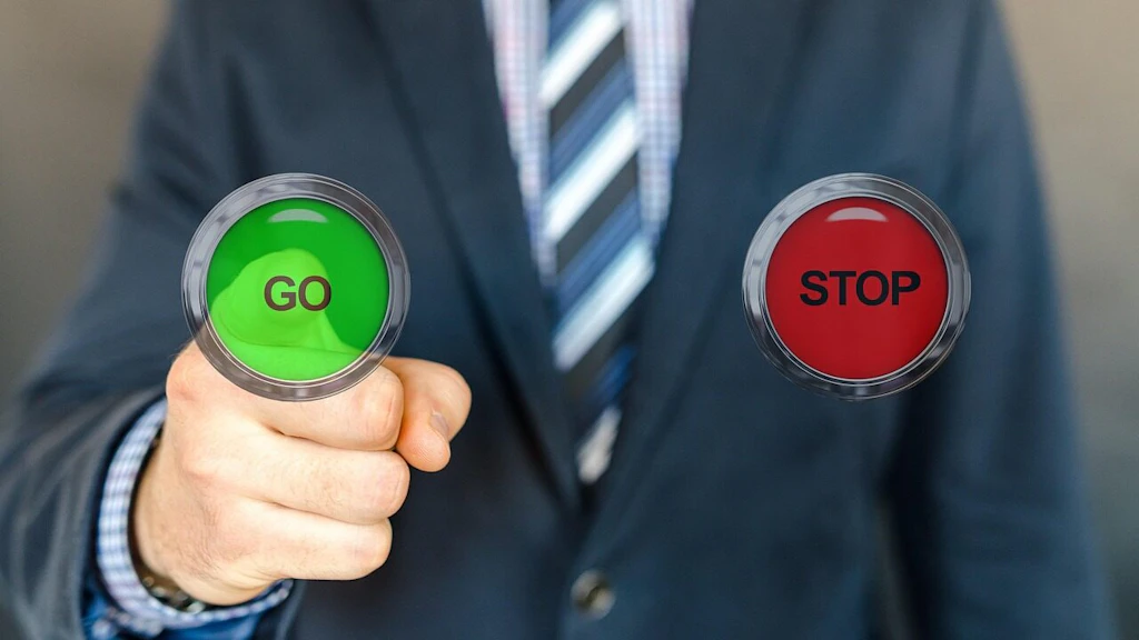 2025年の崖、レガシーシステムの脱却──解決のカギは「フリーランス活用」