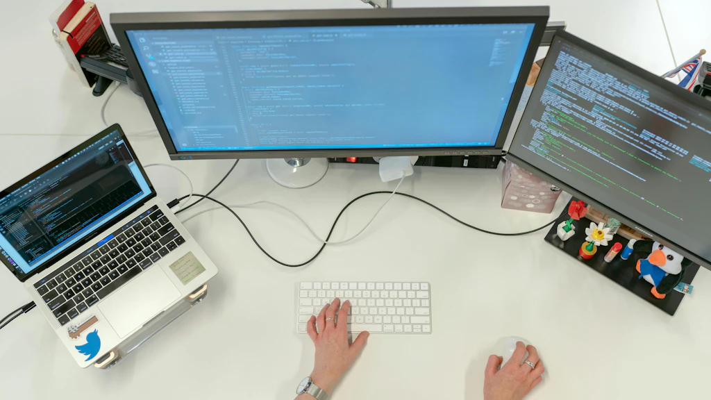 ローコード開発とは？ノーコードとの違いと、いま注目される理由