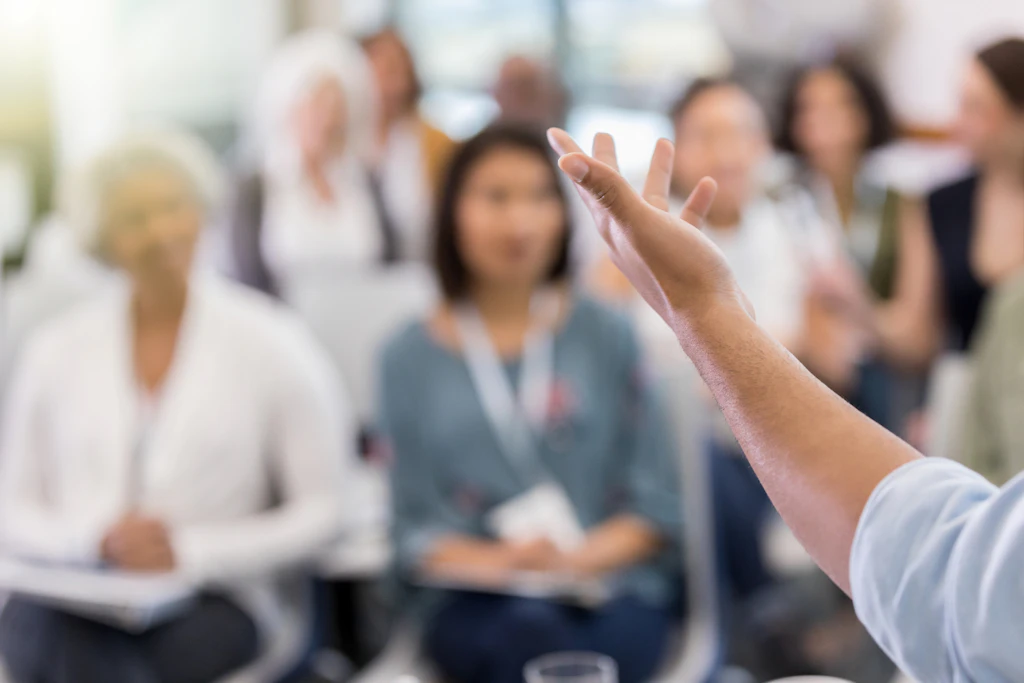 語りかける社長の写真