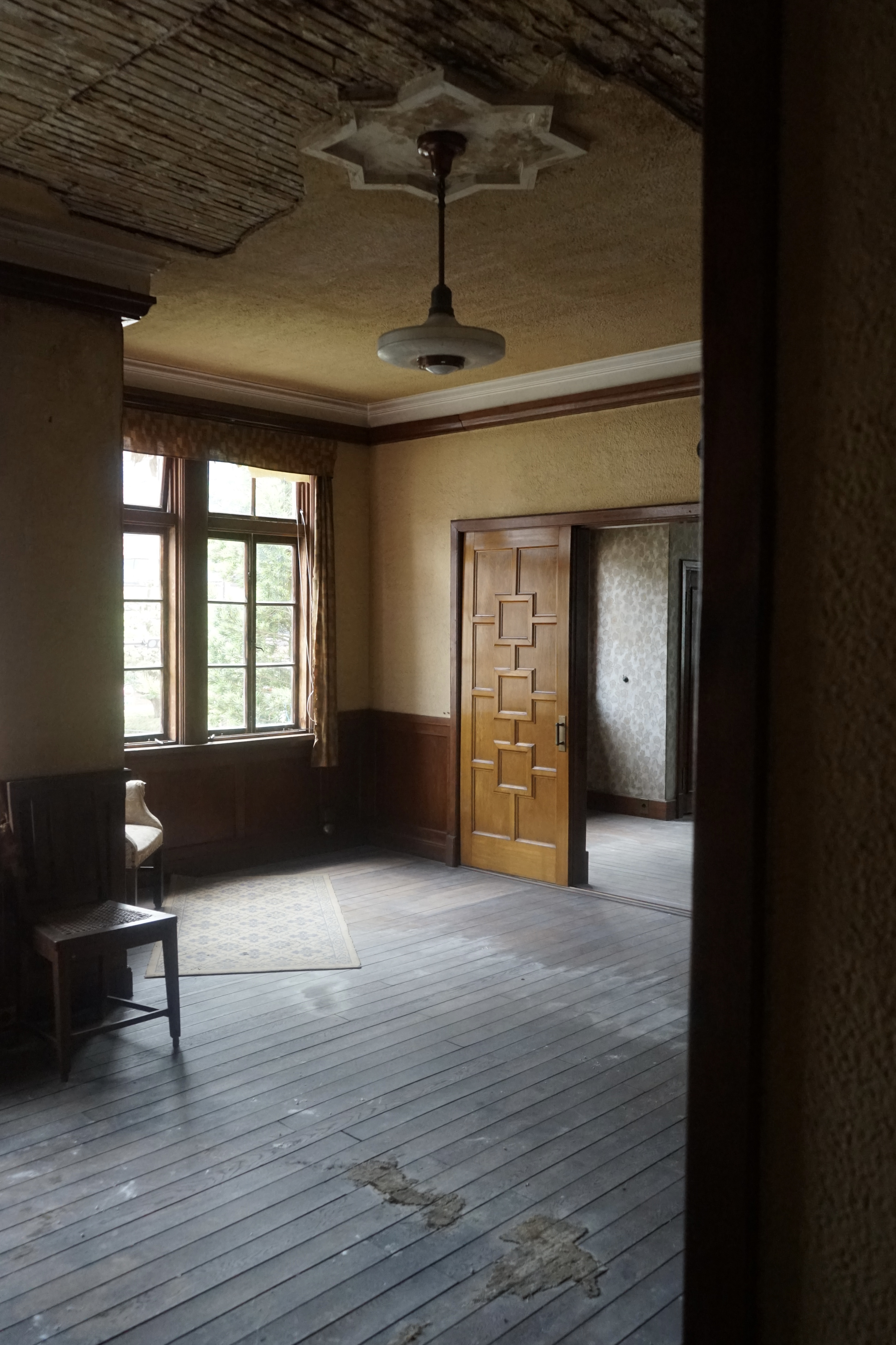 洋館にて 洋館にて