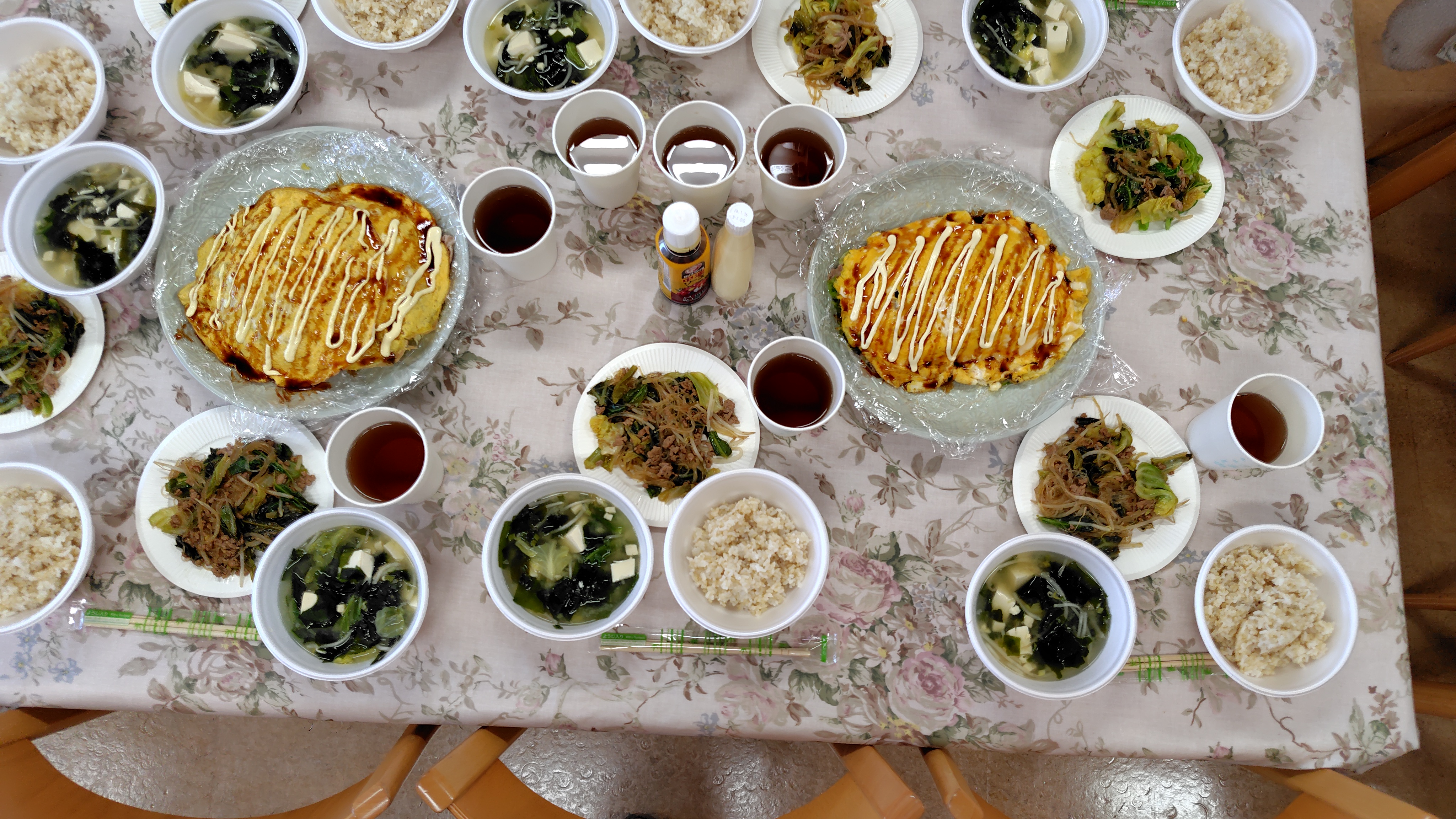 [のーじゅく食堂]キャベツ料理(豚平焼き・キャベツのみそ汁・もやしキャベツ豚肉炒め)。ご飯は白米に籾摺りした玄米を合い炊き。美味しかったです。(2025/3/1撮影)