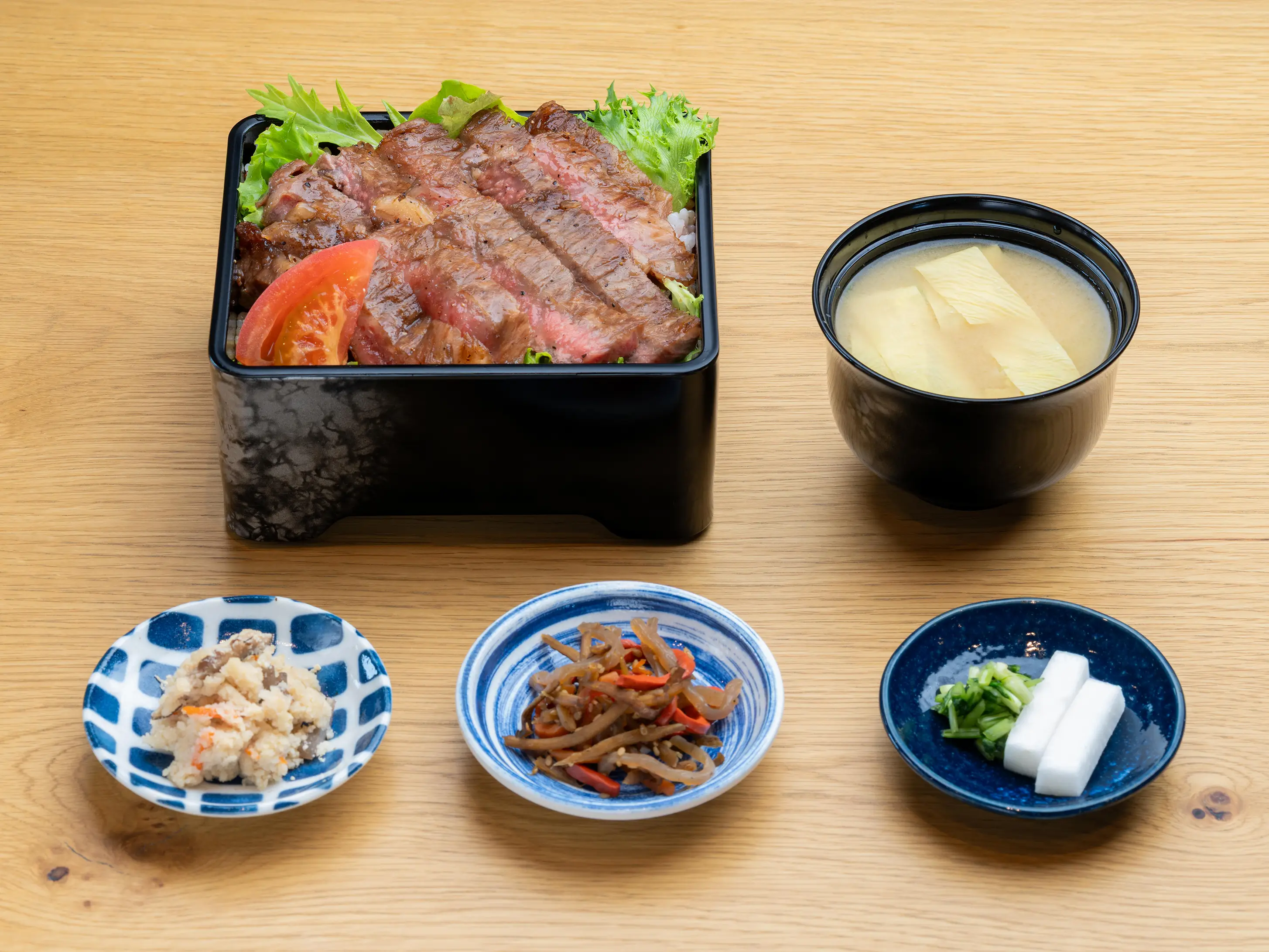 近江だいきち牛 ステーキ重（ロース1.5倍）