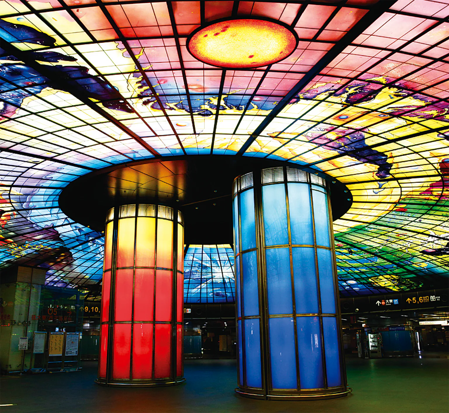 美麗島駅の内観の画像