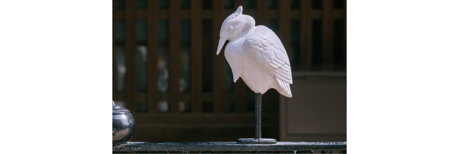 建物のさまざまな場所でモチーフとして使われている白鷺の画像