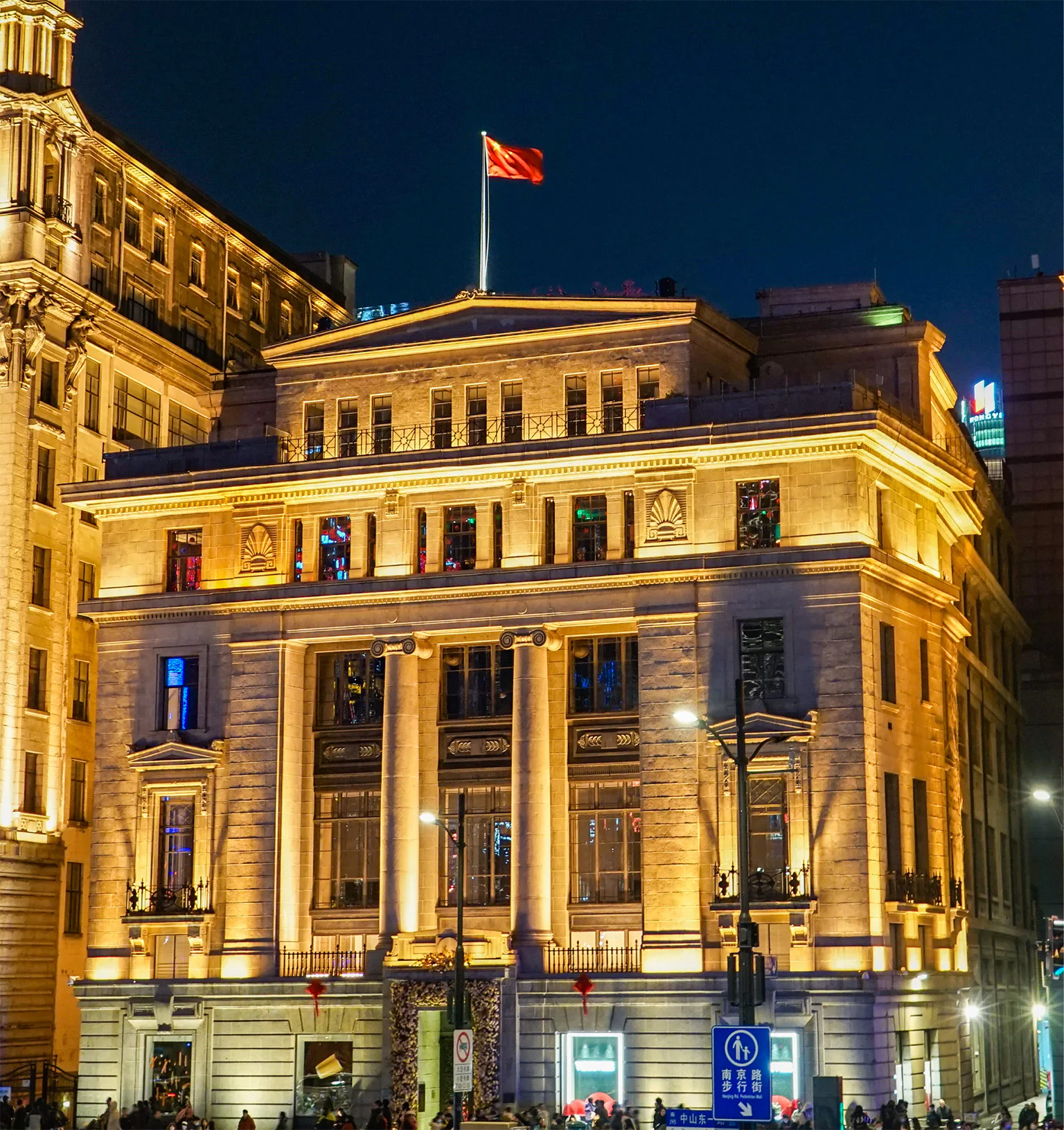 外観は新古典主義の画像