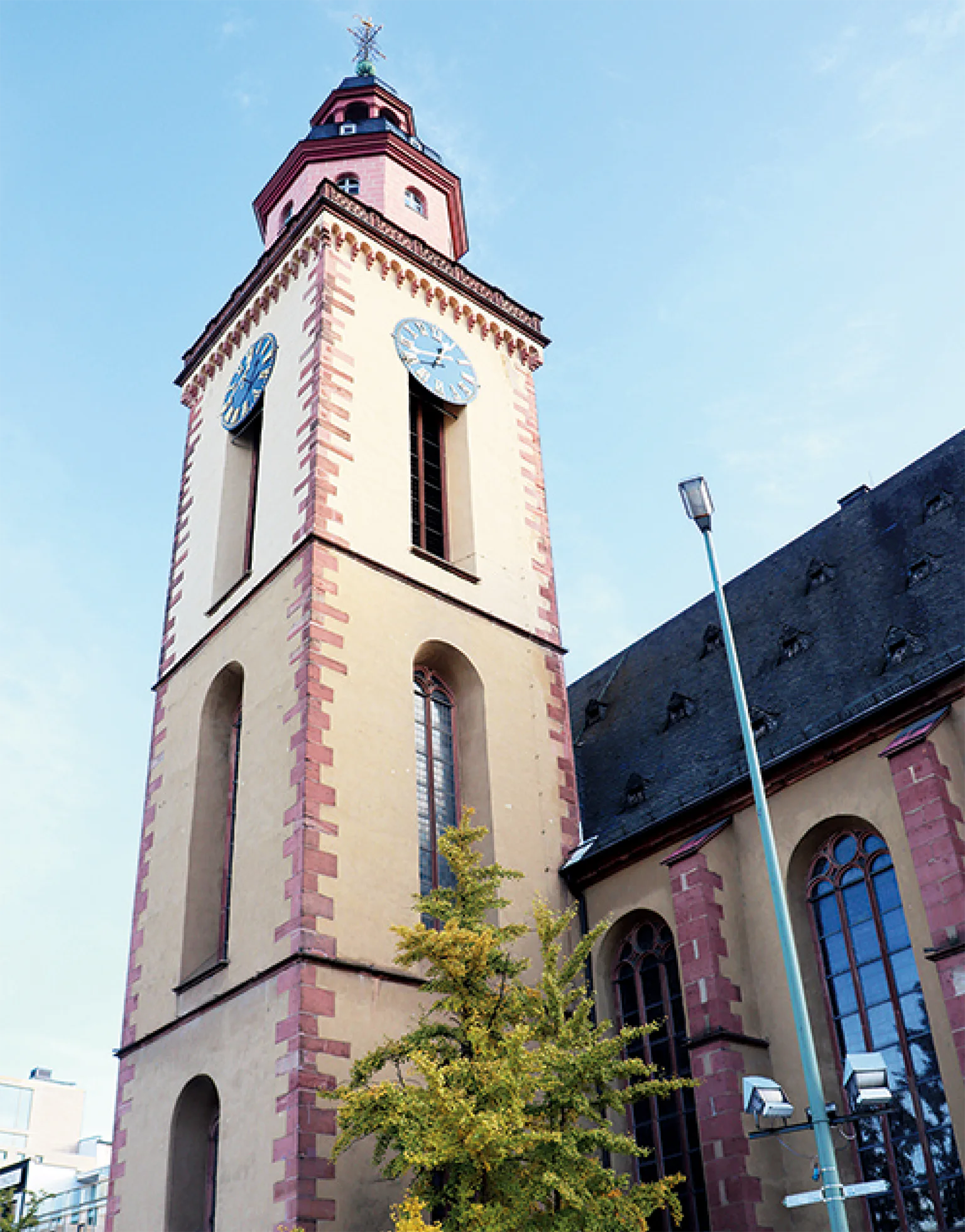 カタリーナ教会の外観の画像