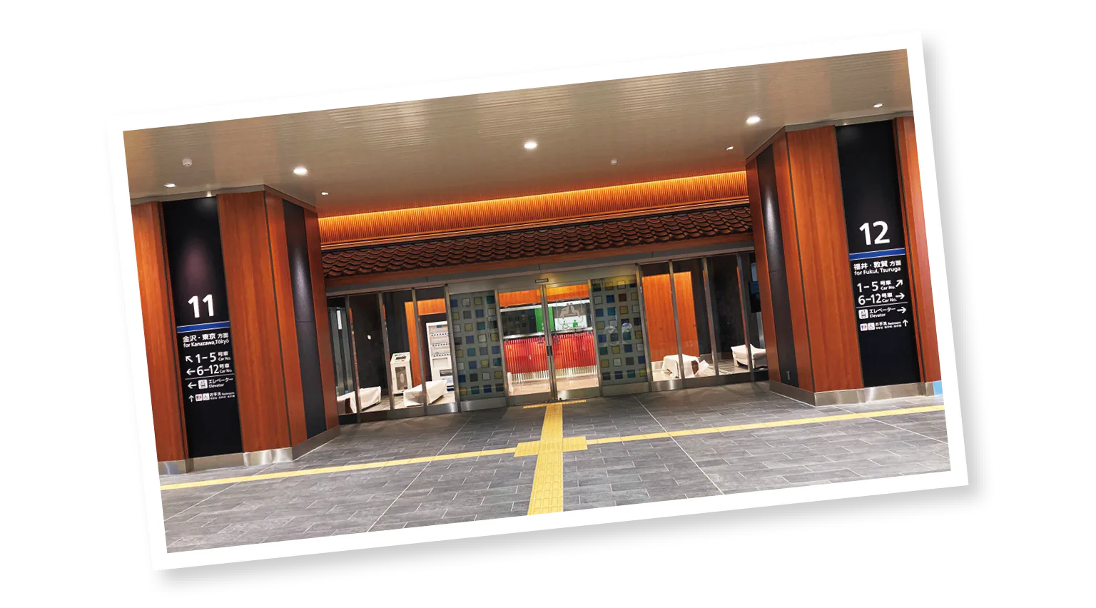 JR加賀温泉駅の内観の画像