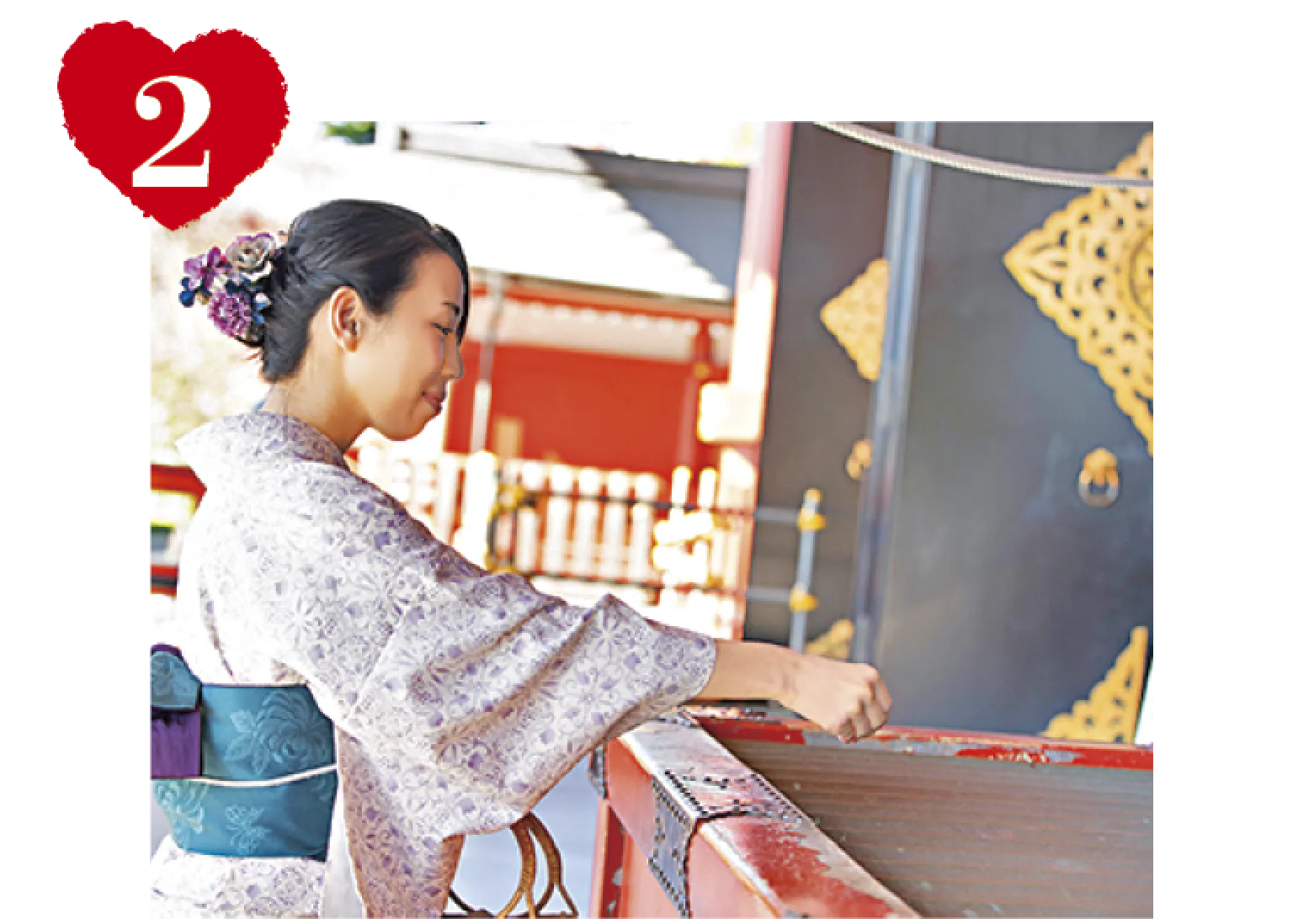 寺ではお布施の意味をもつというお賽銭をそっと入れるの画像