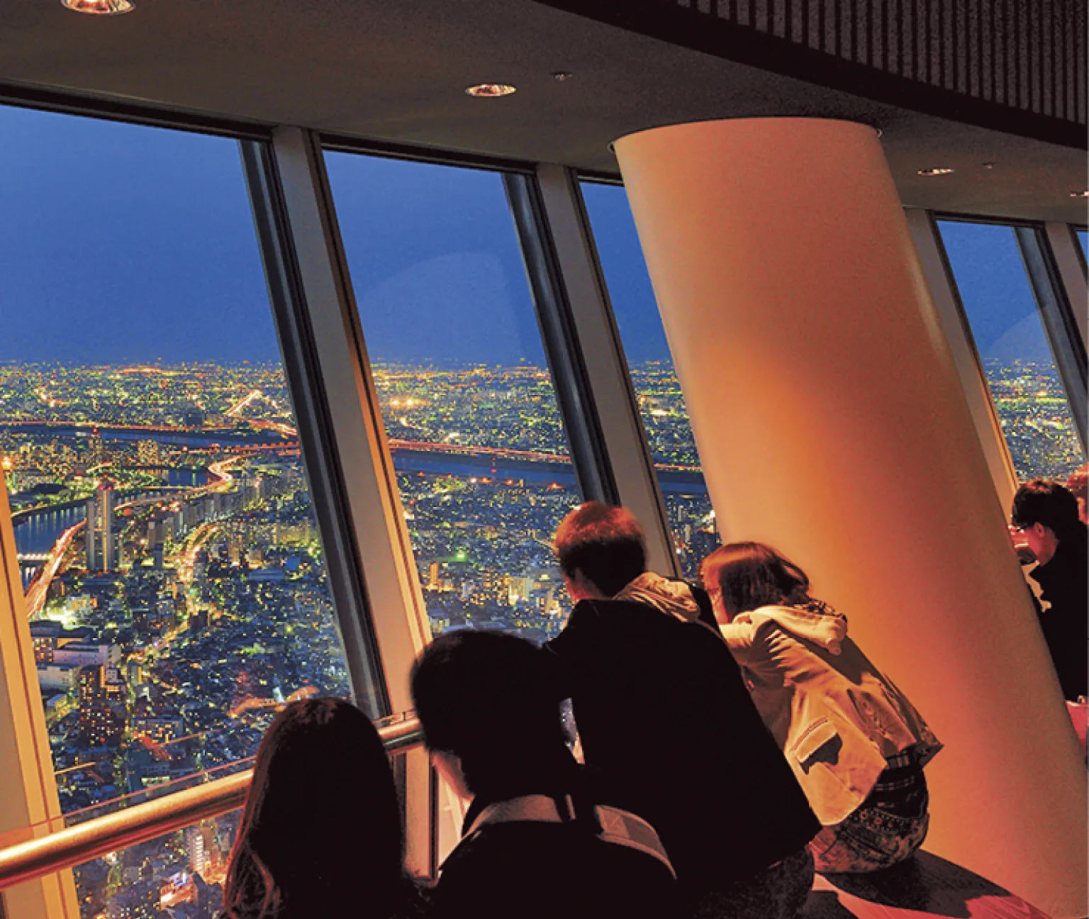 東京スカイツリーの展望台で空中さんぽの画像