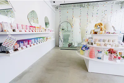 ドレスとお花と紅茶のお店 DRESSY CAFE KAMAKURAの内装画像