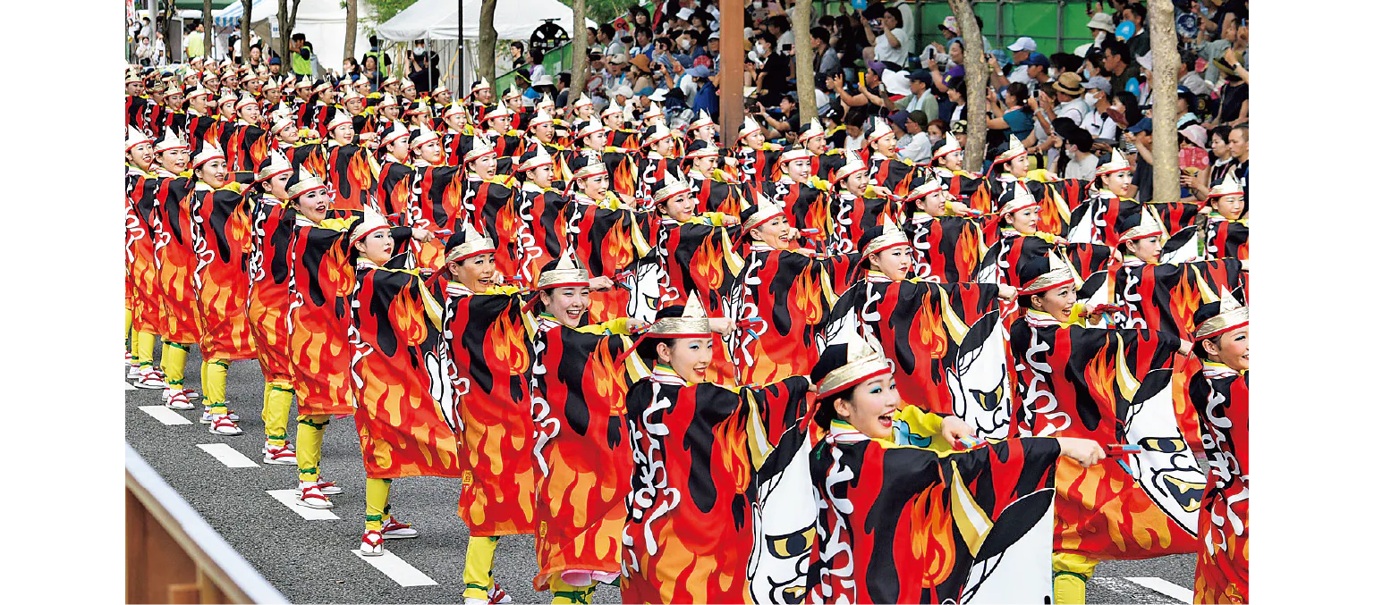 カラフルな衣装に目を奪われるの紹介画像