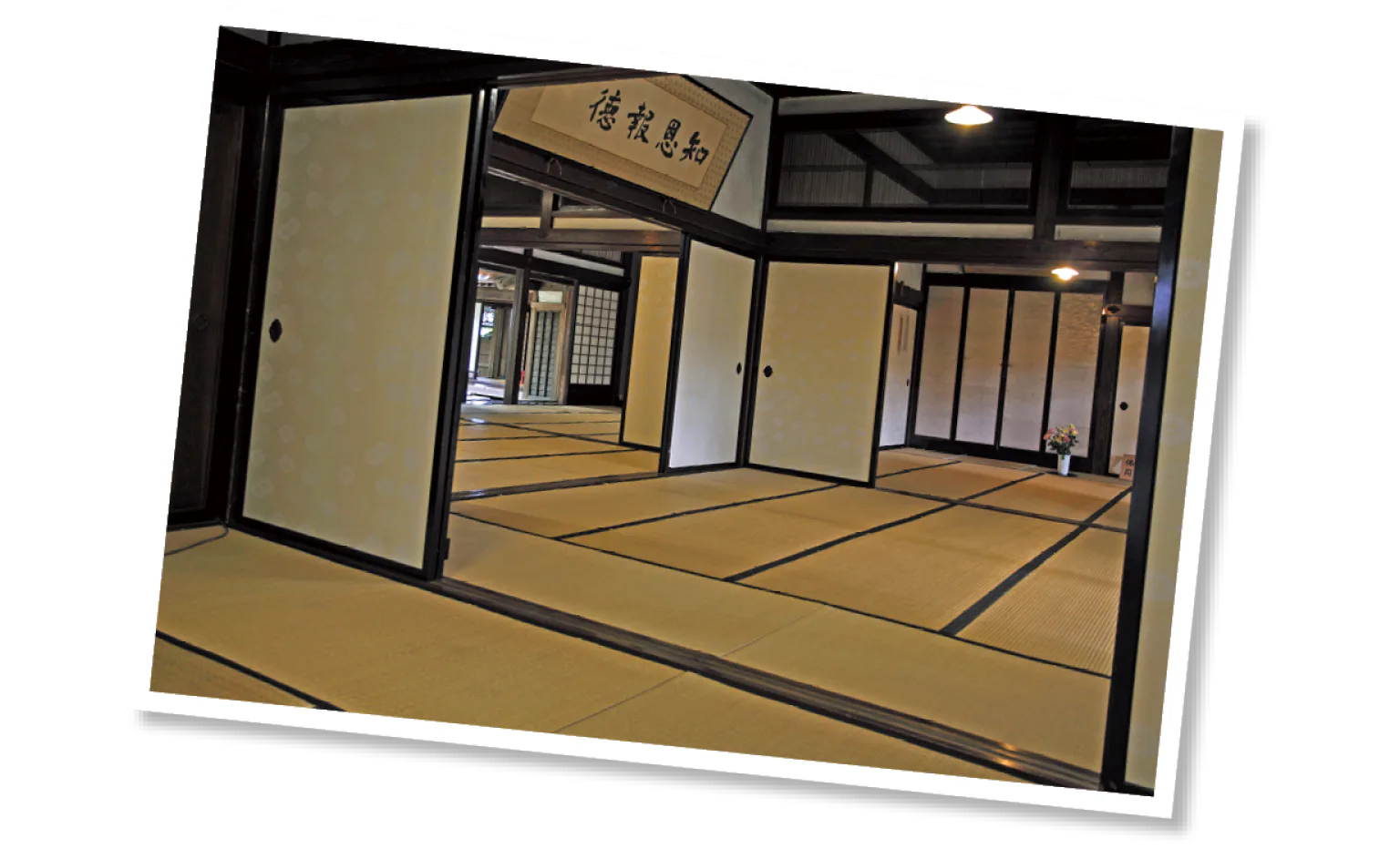 旧風間家住宅 丙申堂の板の間と大黒柱の画像