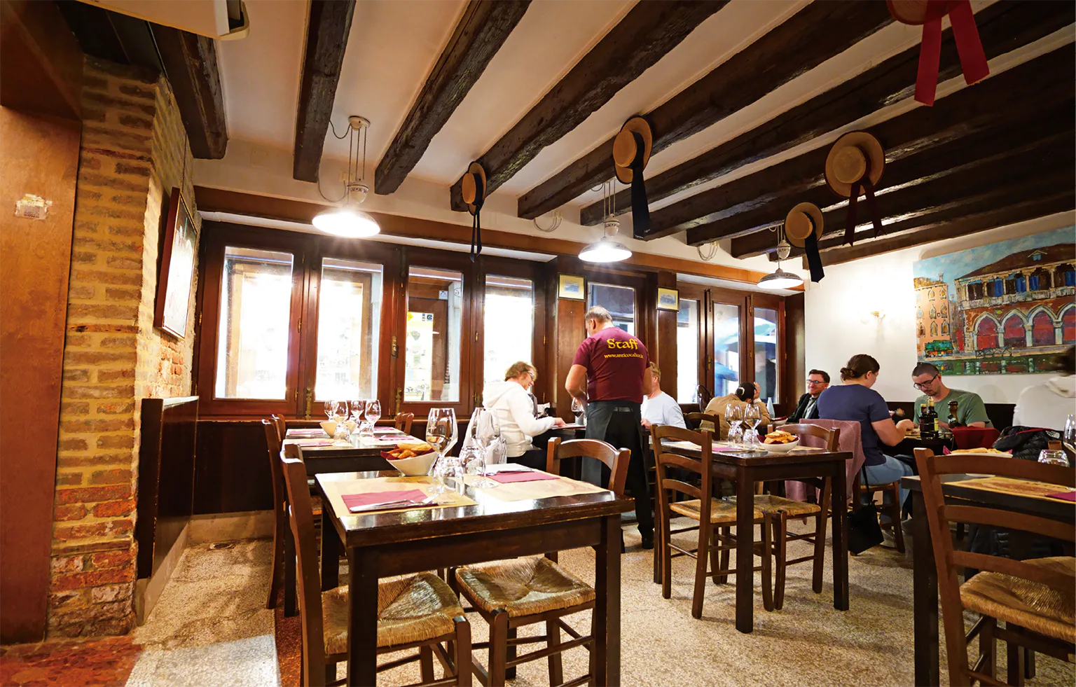 アンティーコ・カリチェの店内画像