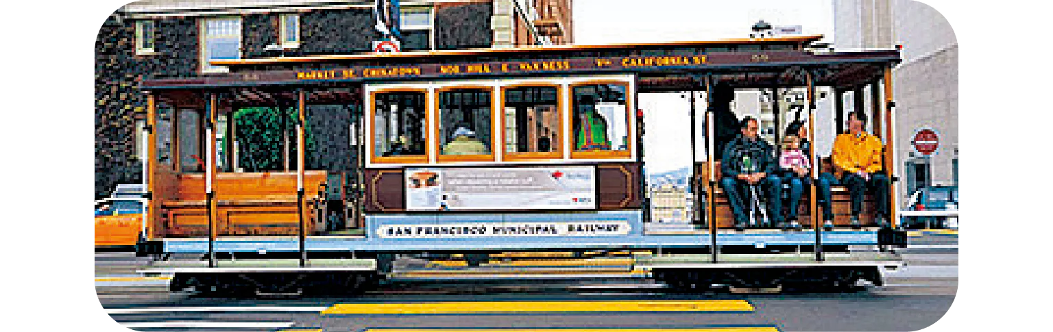 カリフォルニア・ストリートを走る車両。前方と後方にステップがあり、パウエル・ストリートの車両より長い。　の画像