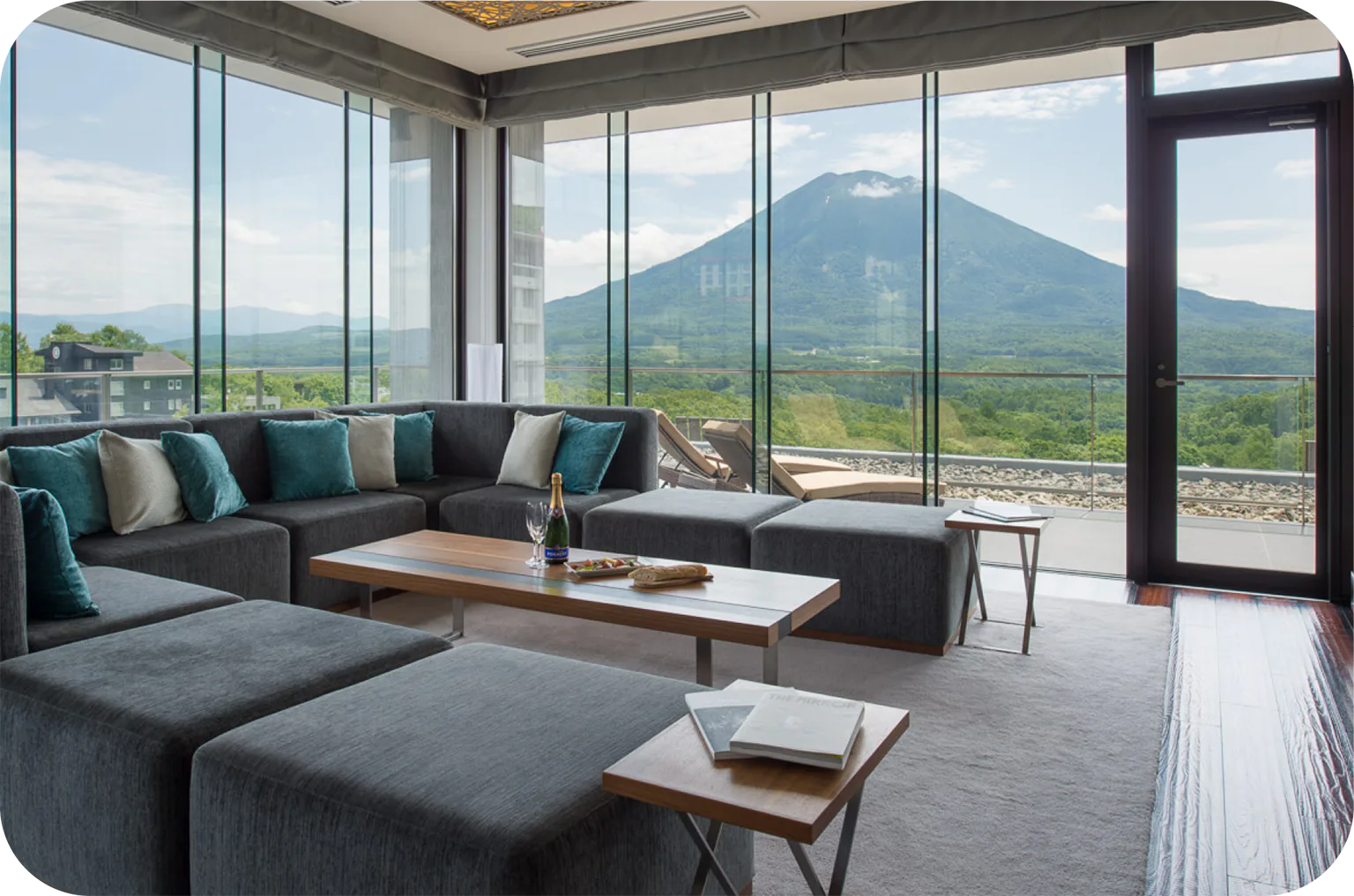 天然温泉露天風呂付きラグジュアリースイートの画像