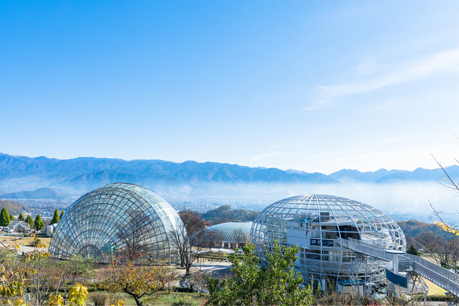 3つのドームの画像